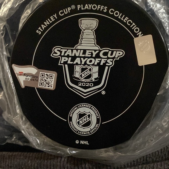 Authentic NWB signed Victor Hedman signed Hockey Puck - Picture 2 of 4